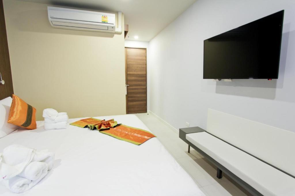 Elegancy Sansabai Hotel Patong Esterno foto