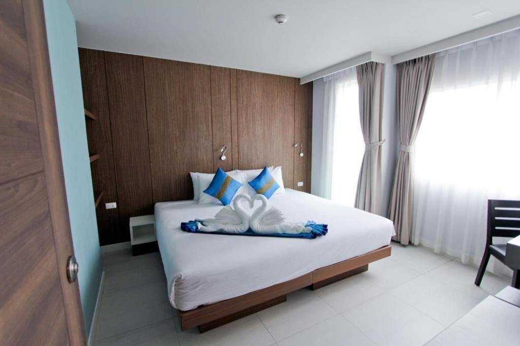 Elegancy Sansabai Hotel Patong Esterno foto