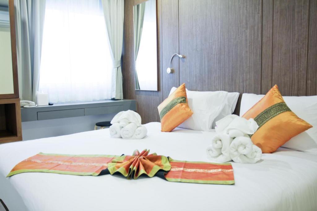 Elegancy Sansabai Hotel Patong Esterno foto