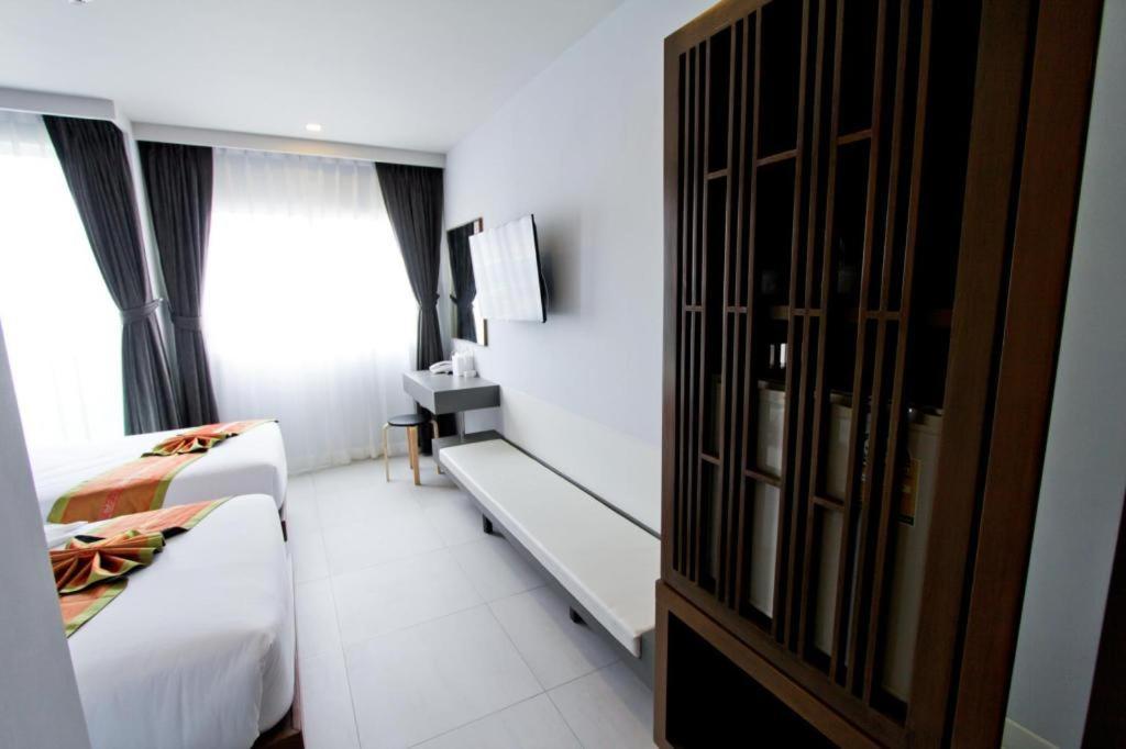 Elegancy Sansabai Hotel Patong Esterno foto