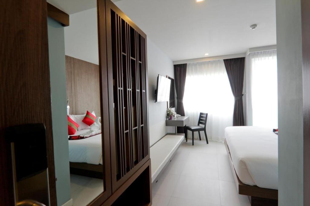Elegancy Sansabai Hotel Patong Esterno foto