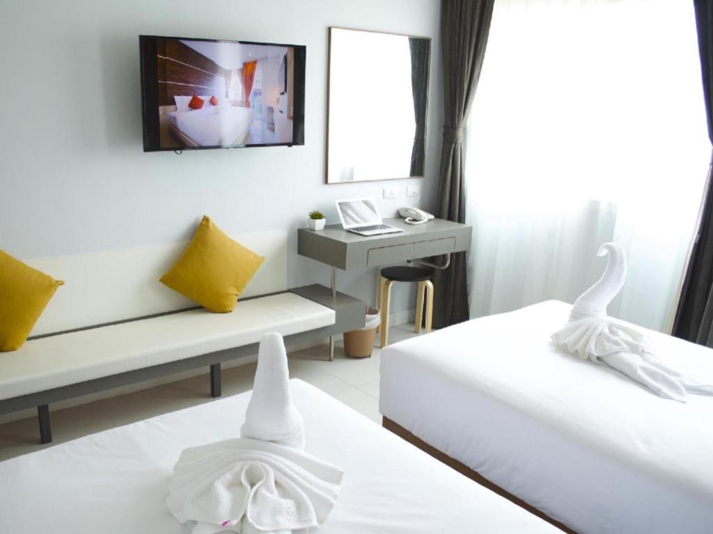 Elegancy Sansabai Hotel Patong Esterno foto